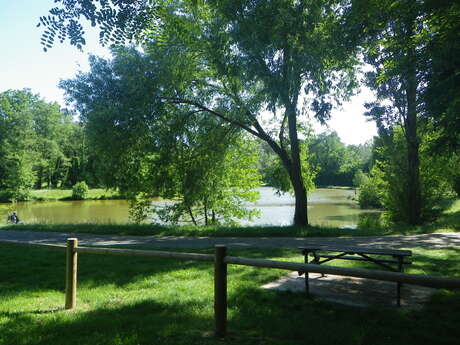 Bois de la Dame lake