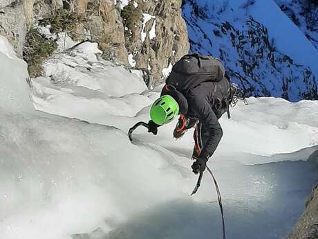 Ice climbing - Bureau des Guides & Accompagnateurs