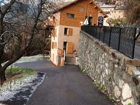 The Balcony of Théus