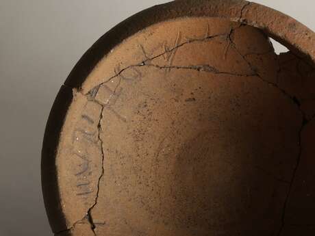 Exposition "Sortie de réserves" : Lettres antiques, lettres en terre