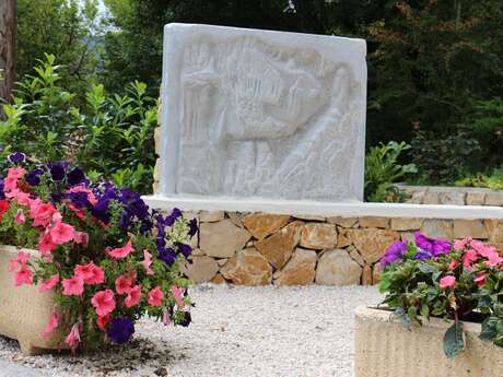 Sculpture "La Grotte des Fées" by Françoise Franjou
