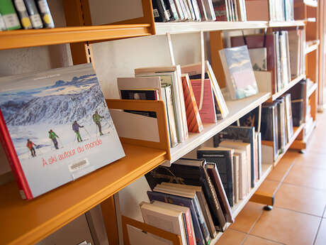 Projection - "A l'affût de la faune, de l'Ubaye aux Ecrins"