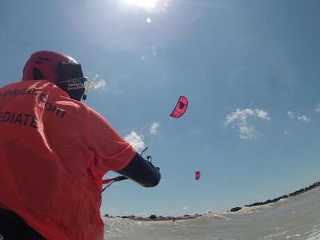 Découvrez le kitesurf et le wingfoil à Rivedoux-Plage