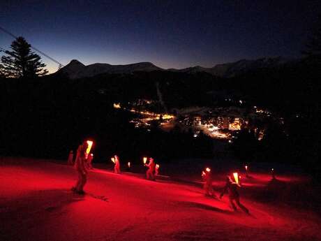 Descente aux flambeaux, feu d'artifice, Set DJ