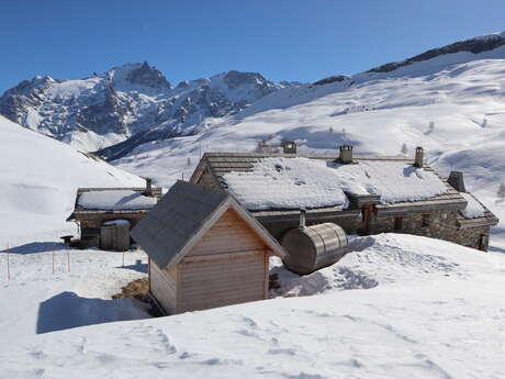 Refuge du pic du mas de la Grave on snowshoes from Le Chazelet