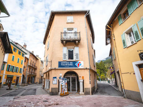 Station de charge Bosch pour vélo électrique - Office de Tourisme de Jausiers