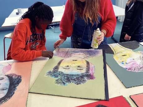 Atelier portrait et peinture sur carton avec Delphine Cossais