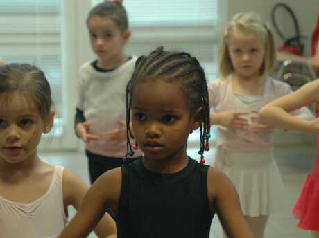 Cours de danse classique enfant à Loix pour les locaux à l'année