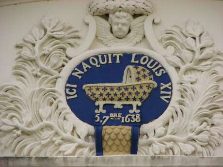 Visite guidée autour du Château-Neuf suivie d’un goûter au Pavillon Henri IV : 11 avril