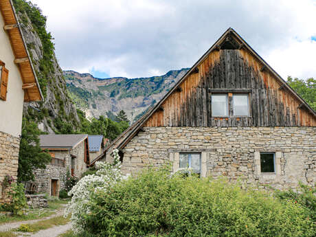 N°11 (Rouge) - Un de Baumugne