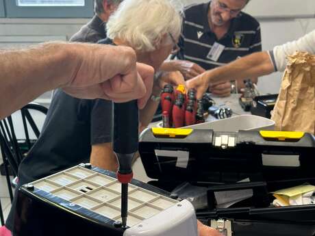SERD - Réparation de vos appareils électriques dans le Repair Café éphémère à Saint-Mury-Monteymond