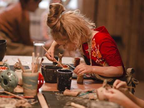 Découverte des arts anciens : la céramique et le travail au tour de potier