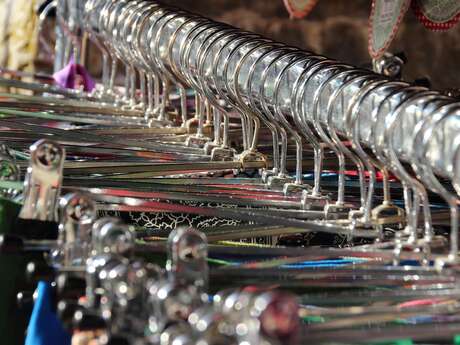 Brocante, vide greniers, vide nursery et vide fringues