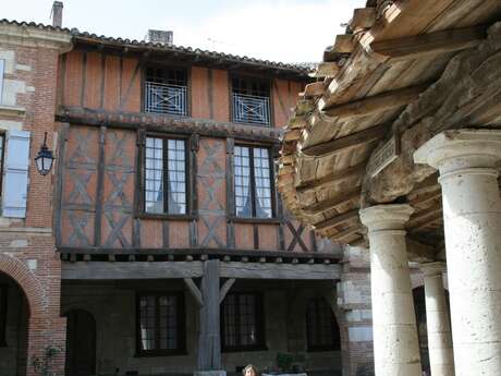 Discovery tour of the historic heart of Auvillar