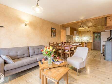 Chalet Puce