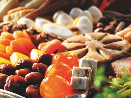 La veillée calendale : les traditions sacrées et gourmandes du Noël Provençal.