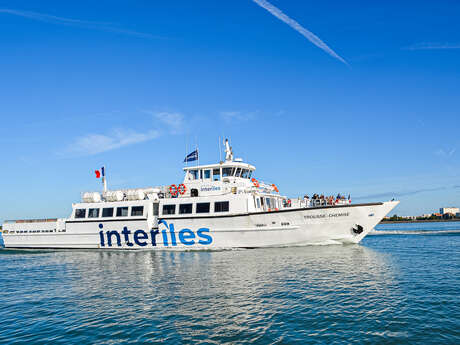 Maritime shuttle: Île de Ré <> La Rochelle I With bicycle - Croisières Interîles