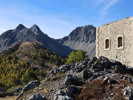 Ancien fort de la Lausette depuis Terre Rouge