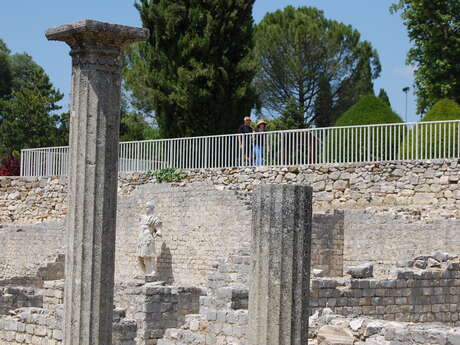 Summer guided tours of the ancient site of La Villasse