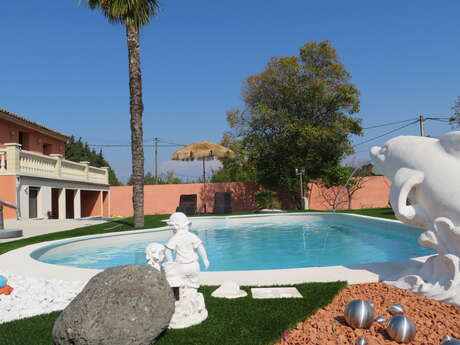 Studio with swimming pool