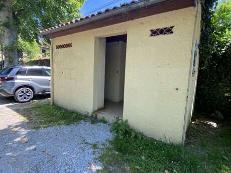 Toilettes publiques (Place du Fond de la Ville)