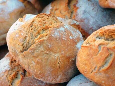 Bake Sale: Bread, Saint-Genix cake and other products