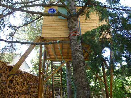 Cabane perchée dans les arbres