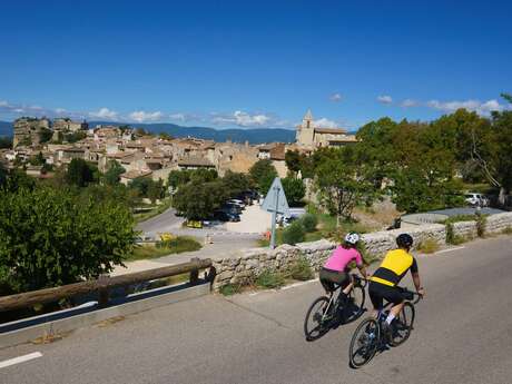 APT - Le plateau des Claparèdes à vélo