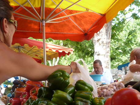 Petit marché provençal du samedi matin