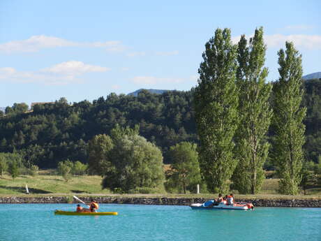 Canoës, kayaks sur la Base de loisirs de la Germanette