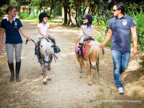 Hand-led pony rides with La Fenière
