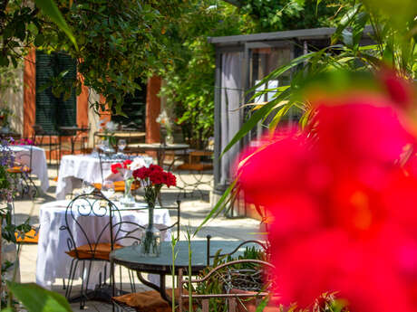 Repas de fêtes à la table de l'Intemporel