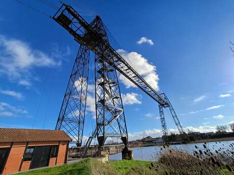 Halloween-Jagd auf der Transbordeur-Brücke