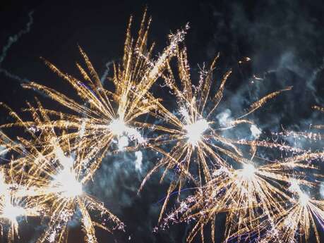 Descente aux flambeaux, concert et feu d'artifice