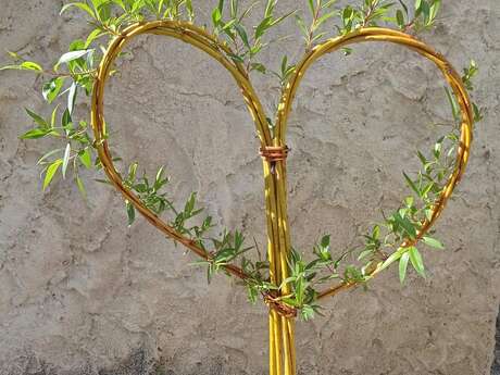 Atelier vannerie au jardin : tontine et pot tressé