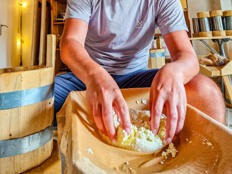 Atelier fabrication de la fourme – Immersion traditionnelle