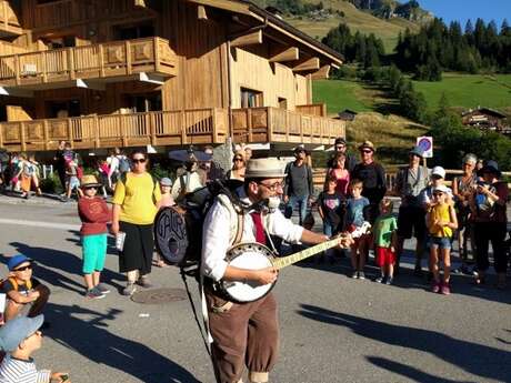 "Poom-Cha": one-man band