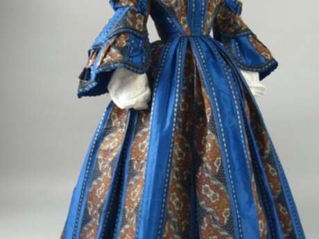 Spectacle : Habillage commenté de costumes historiques