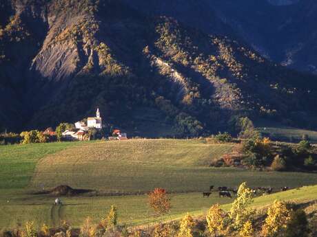 Tour du village de Bellafaire