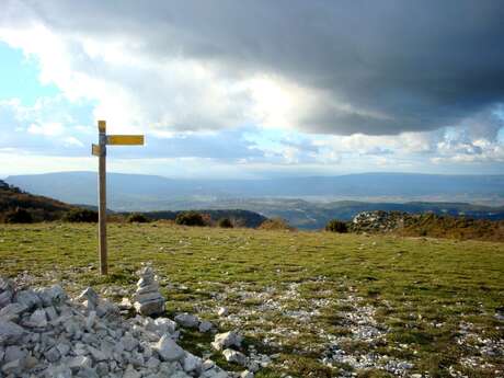 LOURMARIN - Combe des Cavaliers et Pelat de Buoux