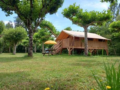 Tente lodge du camping de la Base de Loisirs