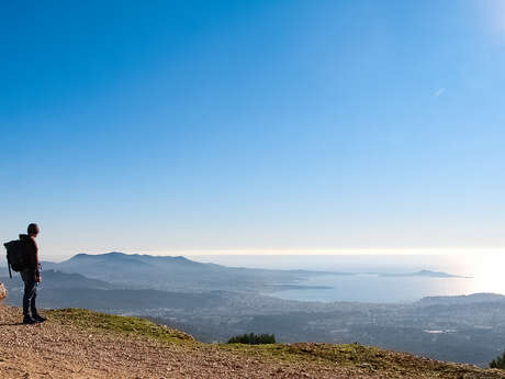 Randonnée sur le sentier des Nerthes dans le Massif du Gros Cerveau