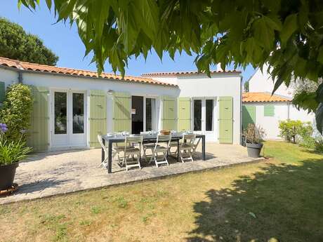 Casa familiar con jardín cerca de la playa