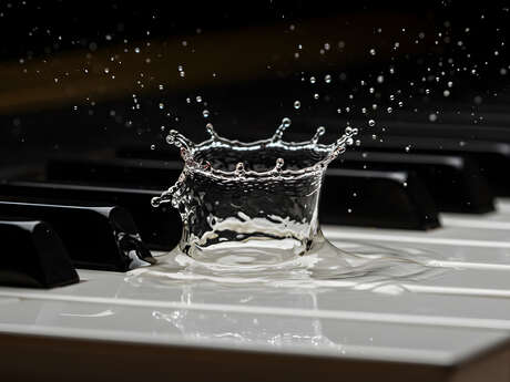 De l'eau dans un piano