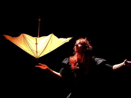 FESTIVAL DES PETITS ASTICOT - " Variations pour un parapluie " de la Compagnie CHOUETTE il pleut !