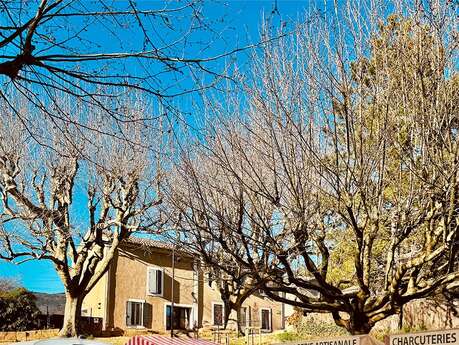 Marché hebdomadaire à Cabrières d' Aigues