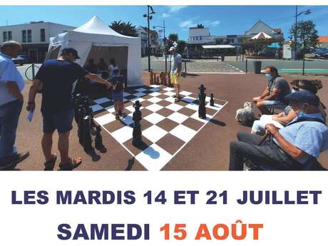Animations d'échecs - échiquier géant et tables d'échecs