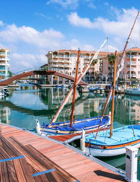 De Claustra Maris à Port-Fréjus en trottinette électrique De Claustra Maris à Port-Fréjus en trottinette électrique