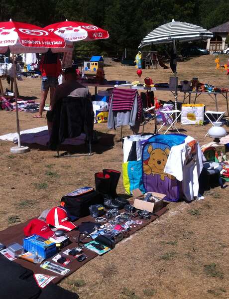 Foire aux puces et vide grenier Foire aux puces et vide grenier