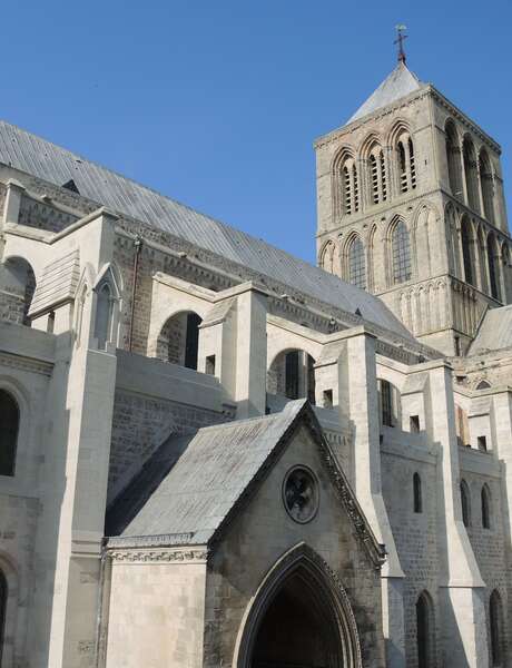 L'abbatiale de la Sainte-Trinité et ses secrets L'abbatiale de la Sainte-Trinité et ses secrets